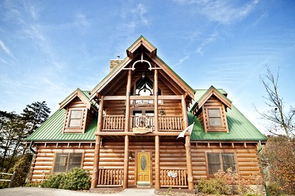 ERN854 - Wagon Wheel Lodge - Great Location! Close To All The Action! cabin in Tennessee - glamping.directory