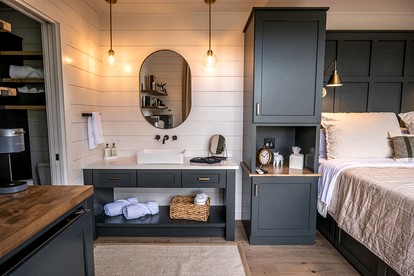 Cute Elevated Tiny House with Private Hot Tub for Romantic Escapes in Alabama - Guntersville, Alabama - glamping.directory