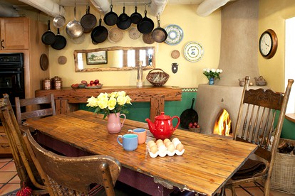 Cozy Three-Bedroom Cottage with Private Garden in Taos, New Mexico - Taos, New Mexico - glamping.directory