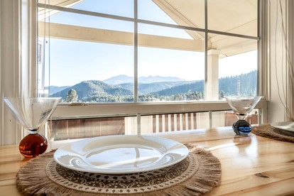 Boutique and Charming Tiny House with Views of Pike Peak in Woodland Park, Colorado - Woodland Park, Colorado - glamping.directory