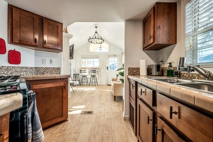 Boutique and Charming Tiny House with Views of Pike Peak in Woodland Park, Colorado - Woodland Park, Colorado - glamping.directory
