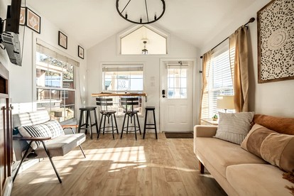 Boutique and Charming Tiny House with Views of Pike Peak in Woodland Park, Colorado - Woodland Park, Colorado - glamping.directory