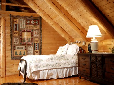 Luxury Cabin Rental with a Spacious Hot Tub on Lake Champlain, Vermont - Ferrisburgh, Vermont - glamping.directory