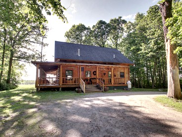 Luxury Cabin Rental with a Spacious Hot Tub on Lake Champlain, Vermont - glamping.directory