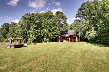 Luxury Cabin Rental with a Spacious Hot Tub on Lake Champlain, Vermont - Ferrisburgh, Vermont - glamping.directory