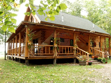 Luxury Cabin Rental with a Spacious Hot Tub on Lake Champlain, Vermont - Ferrisburgh, Vermont - glamping.directory