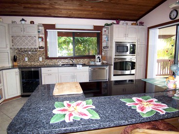 Waterside Cottage Accommodation with Private Swimming Pool in Islamorada, Florida - Islamorada, Florida - glamping.directory