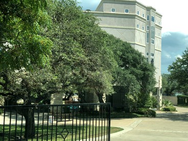 Luxurious Vacation Rental for Large Groups and Special Events on Lake Travis, Texas - Austin, Texas - glamping.directory
