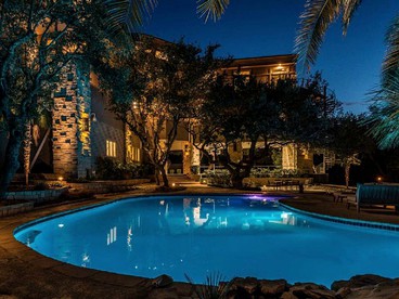 Luxurious Vacation Rental for Large Groups and Special Events on Lake Travis, Texas - glamping.directory