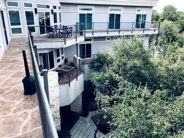 Luxurious Vacation Rental for Large Groups and Special Events on Lake Travis, Texas - Austin, Texas - glamping.directory