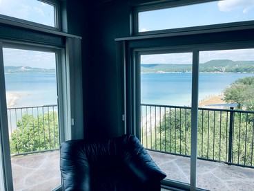 Luxurious Vacation Rental for Large Groups and Special Events on Lake Travis, Texas - Austin, Texas - glamping.directory