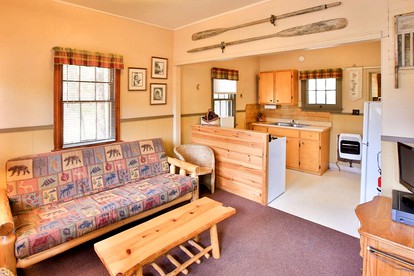 Inviting Log Cabin for a Tranquil Getaway in Voyageurs National Park, Minnesota - Kabetogama, Minnesota - glamping.directory