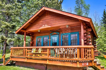 Inviting Log Cabin for a Tranquil Getaway in Voyageurs National Park, Minnesota - glamping.directory