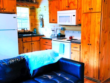 Cozy Cabin Rental with a Four-Person Hot Tub near Hocking Hills State Park, Ohio - Logan, Ohio - glamping.directory