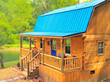 Cozy Cabin Rental with a Four-Person Hot Tub near Hocking Hills State Park, Ohio - glamping.directory