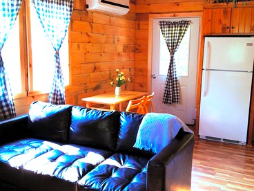 Cozy Cabin Rental with a Four-Person Hot Tub near Hocking Hills State Park, Ohio - Logan, Ohio - glamping.directory