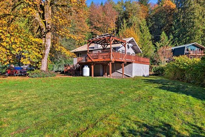 Beautiful Cabin Rental with Private Hot Tub on the Skykomish River in Washington - glamping.directory