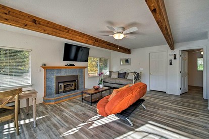 Beautiful Cabin Rental with Private Hot Tub on the Skykomish River in Washington - Gold Bar, Washington - glamping.directory