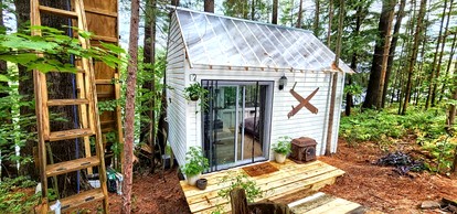 Exclusive Cabin Rental on Grant Island, with Access to Hot Tub and Lakeside Activities - glamping.directory