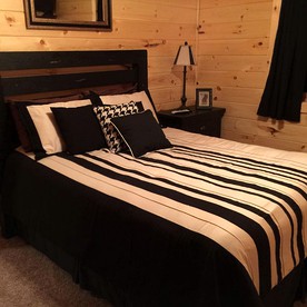 Large Tennessee Cabin Rental for Group Getaways - Pigeon Forge, Tennessee - glamping.directory