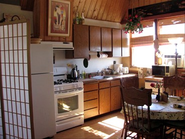 Vacation Rental with Spa and Pool on Winery near Healdsburg, California - Cloverdale, California - glamping.directory