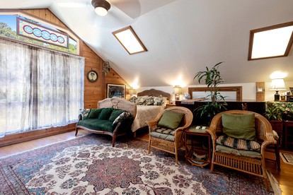 Vacation Rental with Spa and Pool on Winery near Healdsburg, California - Cloverdale, California - glamping.directory