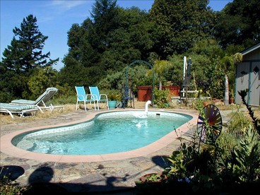 Vacation Rental with Spa and Pool on Winery near Healdsburg, California - Cloverdale, California - glamping.directory