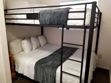 Cozy Modern Chalet for Stargazing, Sunrises & Quiet Escapes in Williams, Arizona - Williams, Arizona - glamping.directory