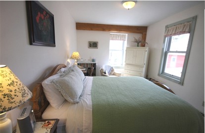 Comfortable Honeymoon Suite on a Farmstead near Augusta, Maine - Hallowell, Maine - glamping.directory