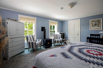 Comfortable Honeymoon Suite on a Farmstead near Augusta, Maine - Hallowell, Maine - glamping.directory
