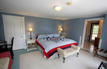 Comfortable Honeymoon Suite on a Farmstead near Augusta, Maine - Hallowell, Maine - glamping.directory