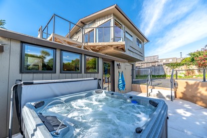 Gorgeous Coastal Cottage with Private Hot Tub in Bodega Bay, Perfect for a Weekend Escape by the Sea - glamping.directory