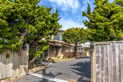 Gorgeous Coastal Cottage with Private Hot Tub in Bodega Bay, Perfect for a Weekend Escape by the Sea - Bodega Bay, California - glamping.directory