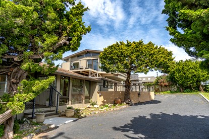Gorgeous Coastal Cottage with Private Hot Tub in Bodega Bay, Perfect for a Weekend Escape by the Sea - Bodega Bay, California - glamping.directory