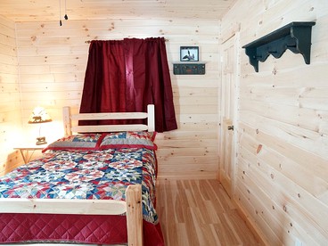 Rural Log Cabin Rental with Barbecue near Salmon River, New York - Richland, New York - glamping.directory