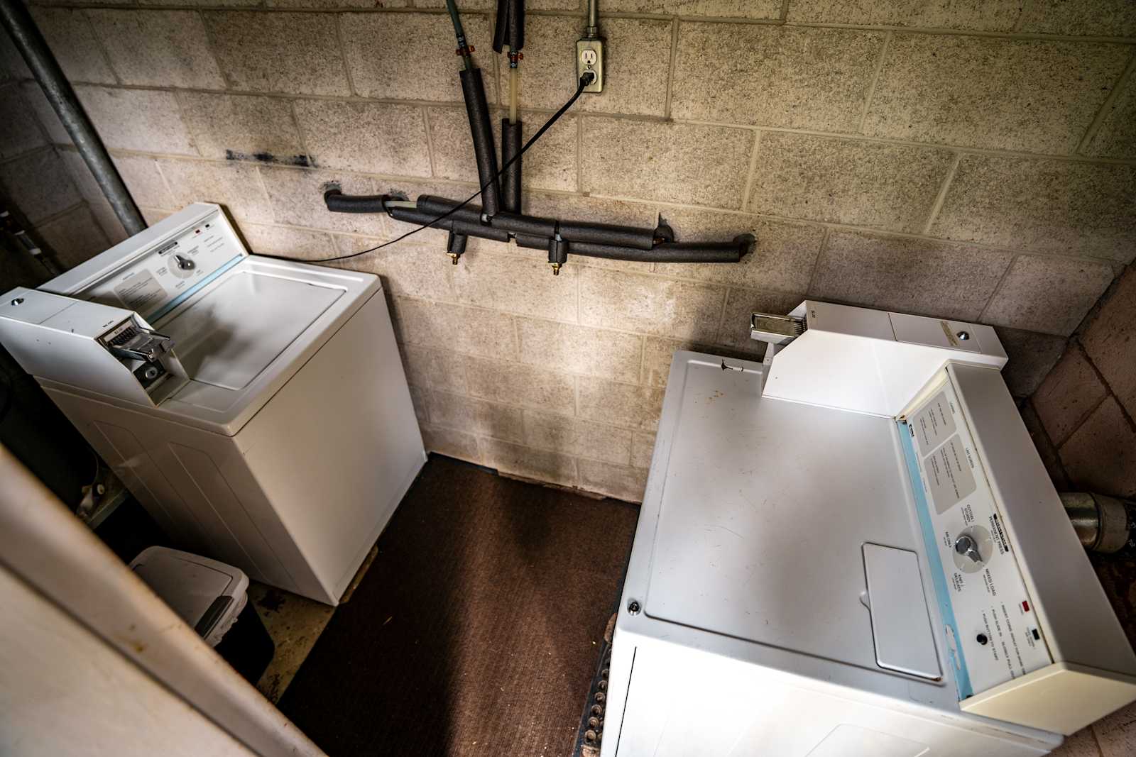 Hawk's Nest RV & Cabin Park - Tulelake, California - glamping.directory