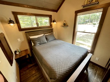 Impressive Cabin with Hot-tub and Close to Great Hiking Trails in Monteagle, Tennessee - Monteagle, Tennessee - glamping.directory