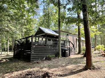 Impressive Cabin with Hot-tub and Close to Great Hiking Trails in Monteagle, Tennessee - glamping.directory