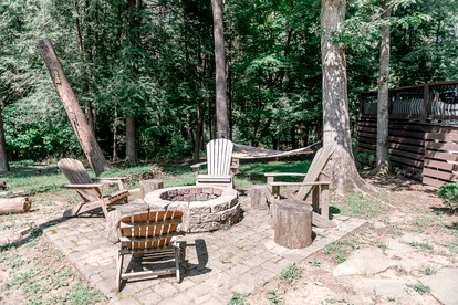 Impressive Cabin with Hot-tub and Close to Great Hiking Trails in Monteagle, Tennessee - Monteagle, Tennessee - glamping.directory