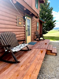 Charming Cabin with Spectacular Mountain Views near Madison River in Ennis, Montana - Ennis, Montana - glamping.directory