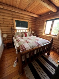 Charming Cabin with Spectacular Mountain Views near Madison River in Ennis, Montana - Ennis, Montana - glamping.directory