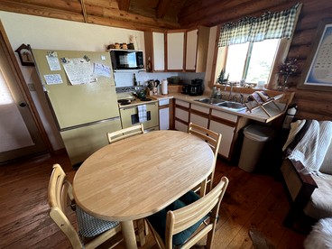 Charming Cabin with Spectacular Mountain Views near Madison River in Ennis, Montana - Ennis, Montana - glamping.directory