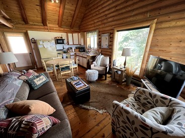 Charming Cabin with Spectacular Mountain Views near Madison River in Ennis, Montana - Ennis, Montana - glamping.directory
