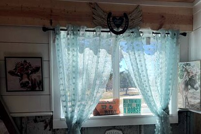 Tiny Quaint Rental Perfect for a Small Family Escape in Texas - Round Top, Texas - glamping.directory