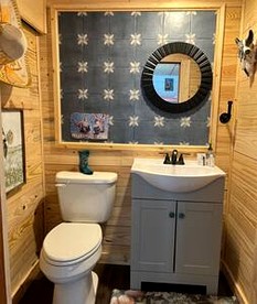 Tiny Quaint Rental Perfect for a Small Family Escape in Texas - Round Top, Texas - glamping.directory
