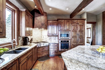 Luxury Mountain Retreat with Hot Tub and Games Room for Family Getaways in Breckenridge, Colorado - Breckenridge, Colorado - glamping.directory