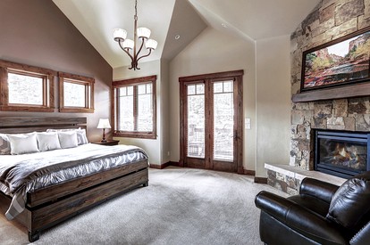 Luxury Mountain Retreat with Hot Tub and Games Room for Family Getaways in Breckenridge, Colorado - Breckenridge, Colorado - glamping.directory