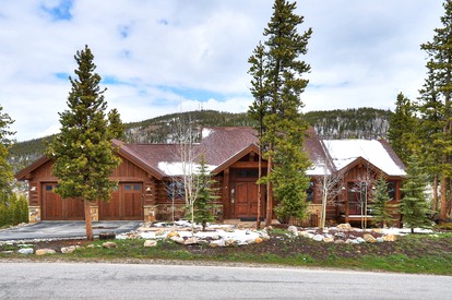 Luxury Mountain Retreat with Hot Tub and Games Room for Family Getaways in Breckenridge, Colorado - glamping.directory