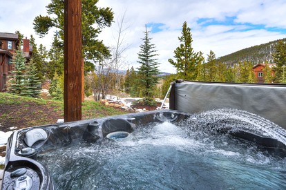 Luxury Mountain Retreat with Hot Tub and Games Room for Family Getaways in Breckenridge, Colorado - Breckenridge, Colorado - glamping.directory