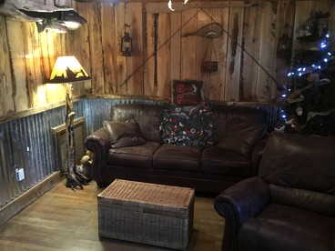 Gorgeous Rustic Log Cabin Rental with Fire Pit in Cotter, Arkansas - Cotter, Arkansas - glamping.directory